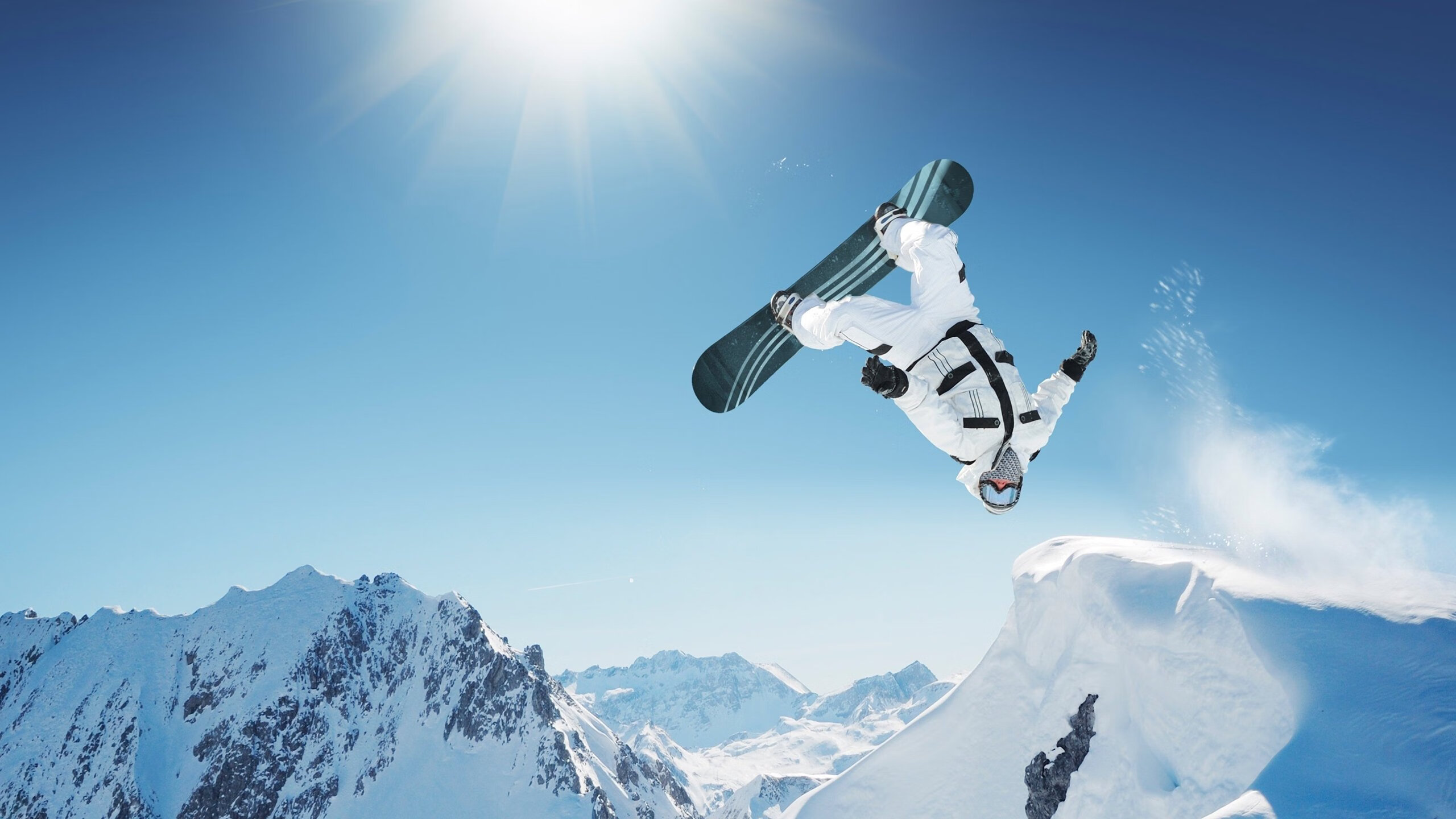 战术革命与纪录之夜，AC米兰的压制哲学与阿尔瓦雷斯的时代印记