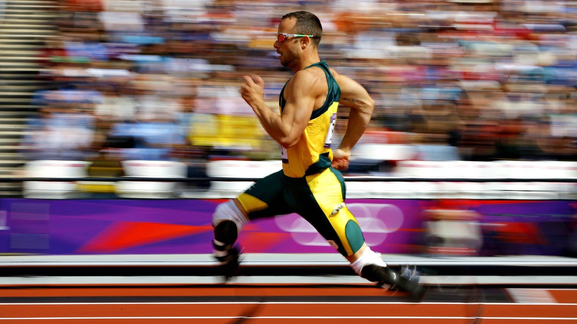 爱游戏大厅-赛道新秩序，哈斯车队横扫红牛二队，塞恩斯带队取胜的战术革命